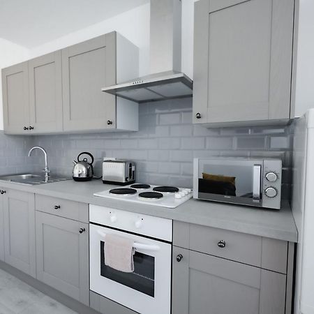 קינגסטון אפון הול Platform Stadium Apartment With Parking מראה חיצוני תמונה