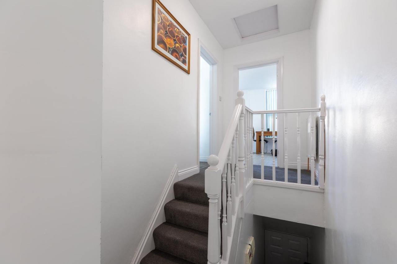 קינגסטון אפון הול Platform Stadium Apartment With Parking מראה חיצוני תמונה