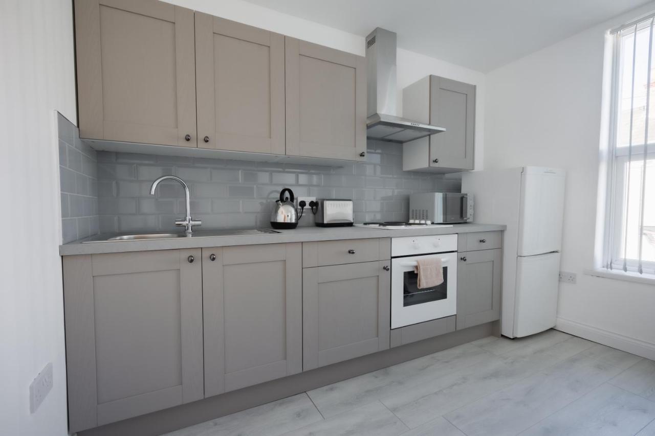 קינגסטון אפון הול Platform Stadium Apartment With Parking מראה חיצוני תמונה